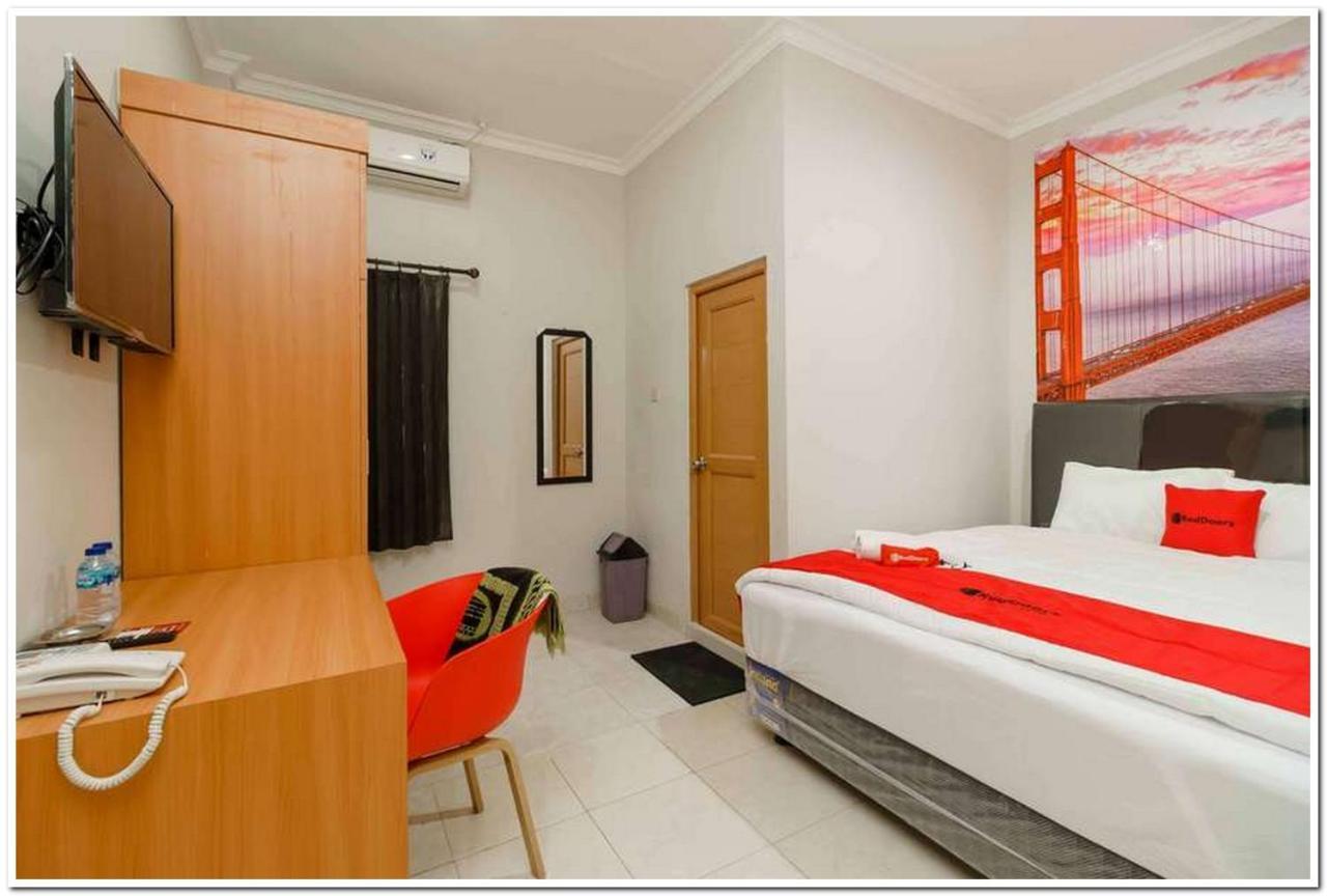 RedDoorz near JIEXPO Kemayoran 2 Yakarta Exterior foto