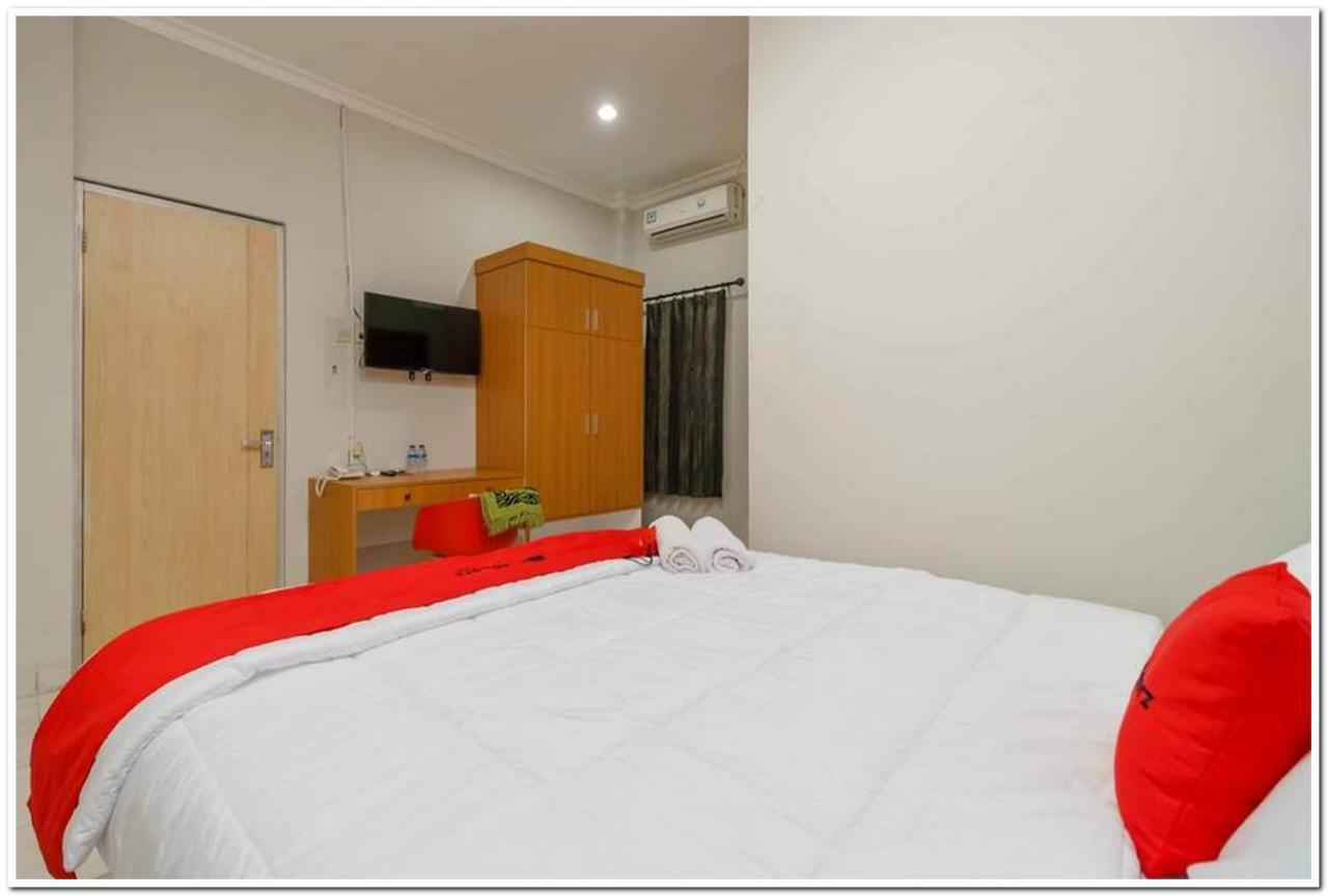 RedDoorz near JIEXPO Kemayoran 2 Yakarta Exterior foto