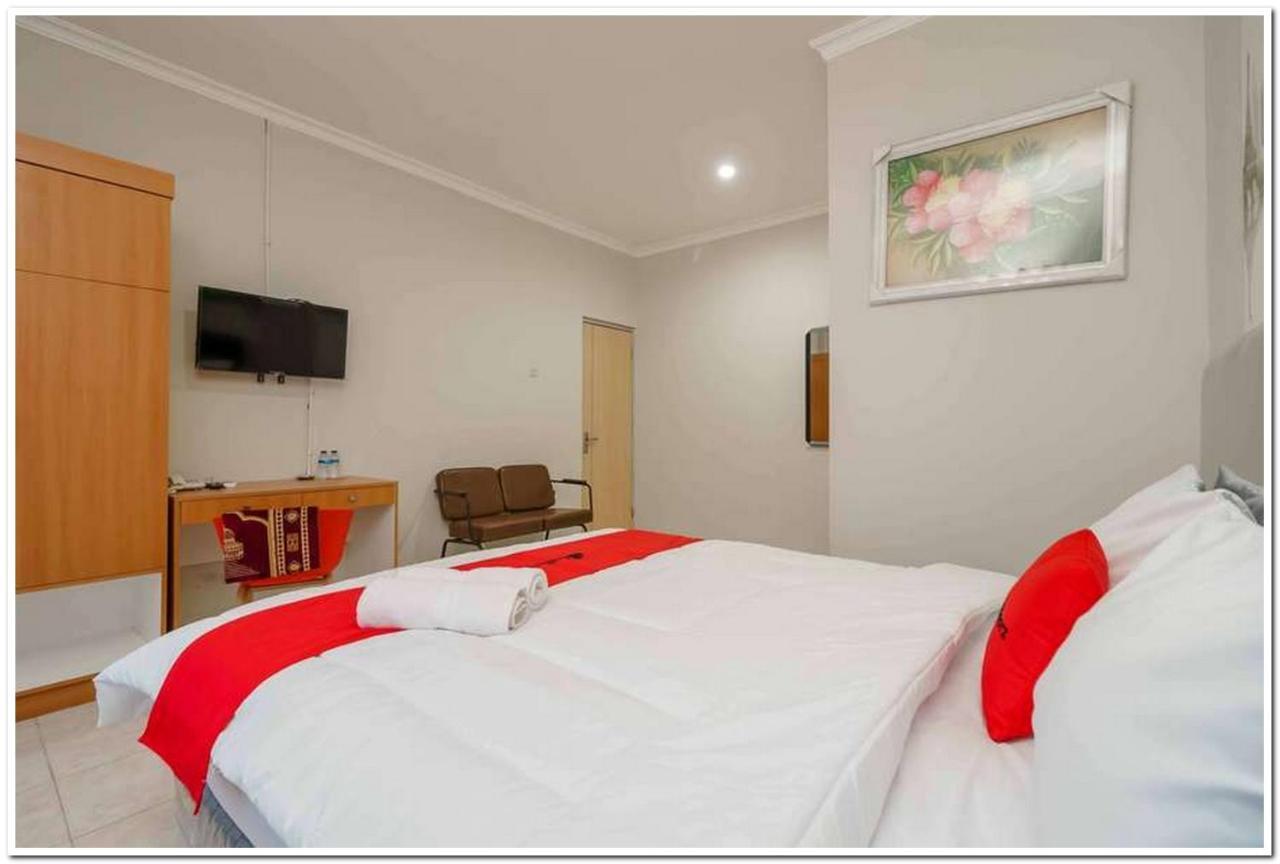 RedDoorz near JIEXPO Kemayoran 2 Yakarta Exterior foto
